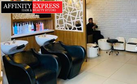 Affinity Express Hair & Beauty Studio Sector 49, Gurgaon - Get a party makeup on just Rs 2450!